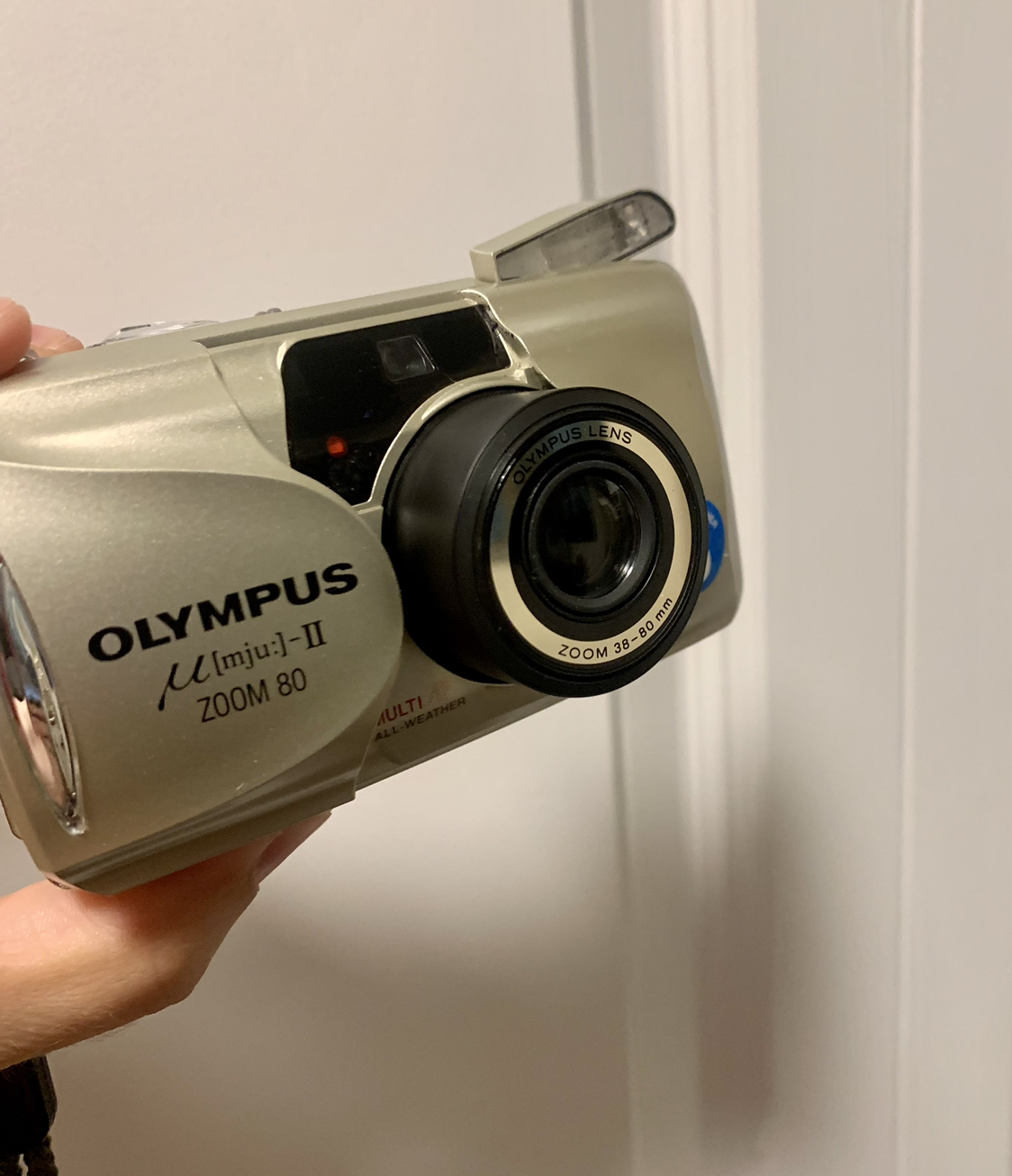 Olympus u [mju:]-II Zoom 80 All Weather 35mm Point & Shoot image indicator(3)