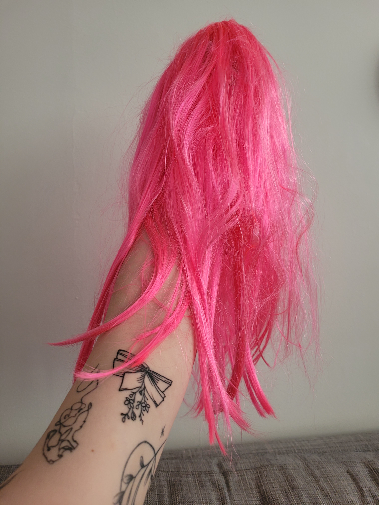 Neon pink shoulder length wig w/bangs image indicator(5)