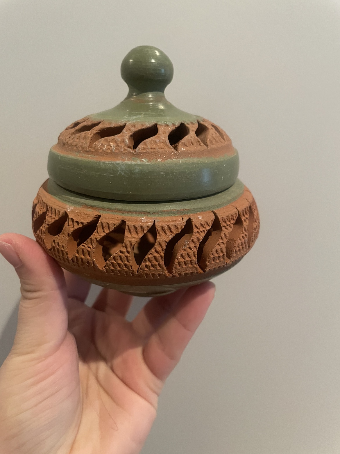 Clay tealight holder