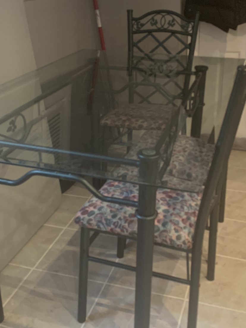 Glass top kitchen / dining table set for 4