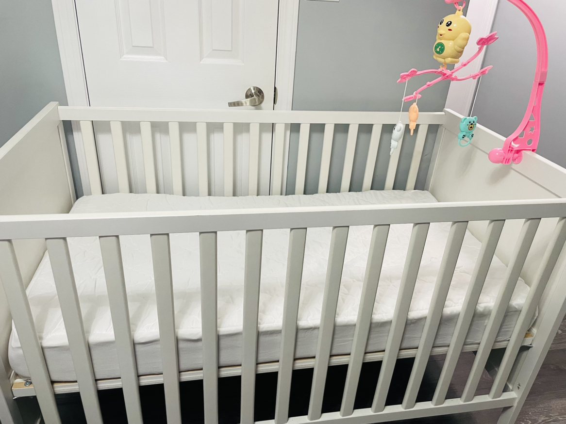 Baby crib with mattress
