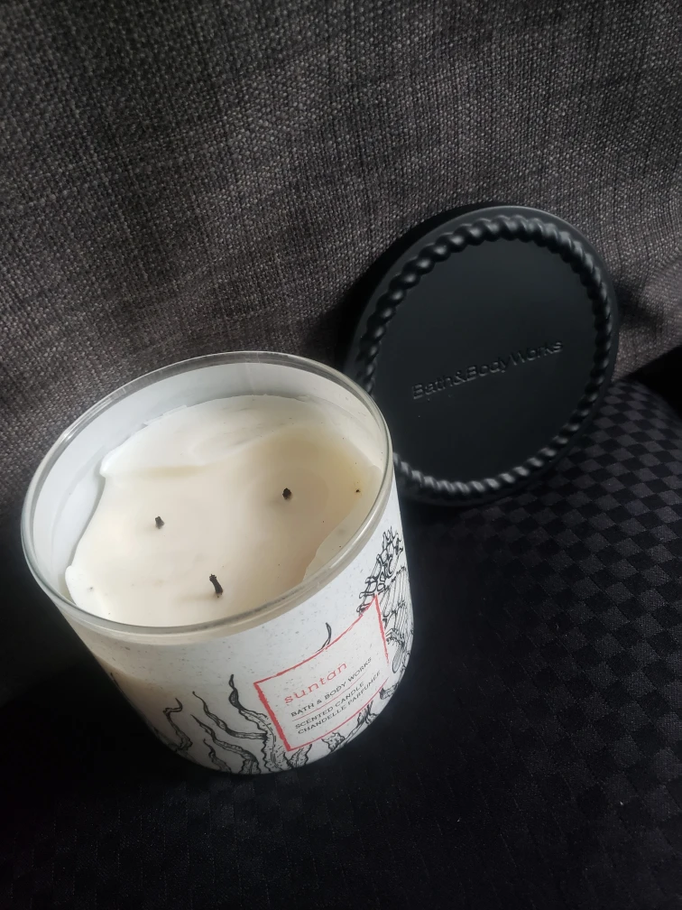 Bath and Body Works Suntan scented candle image indicator(4)