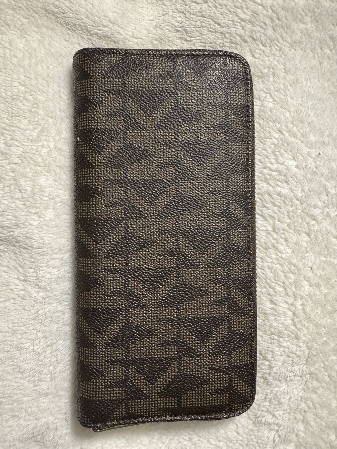 Michael Kors Jet Set Wallet image indicator(2)