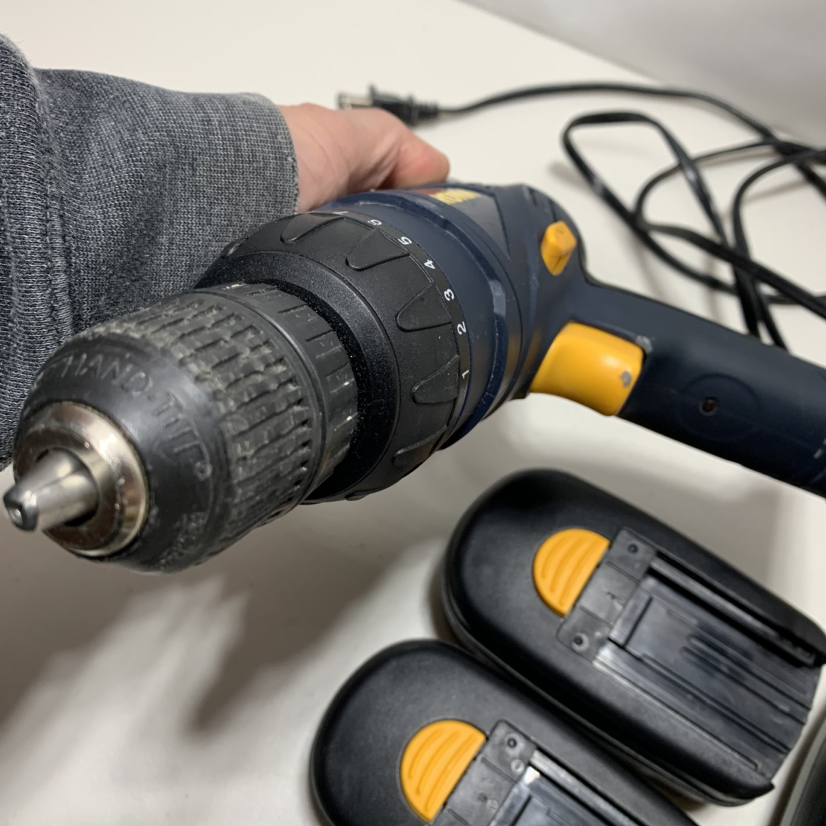 RONA 18V Cordless Drill w/ 2 battery pack and charger image indicator(9)