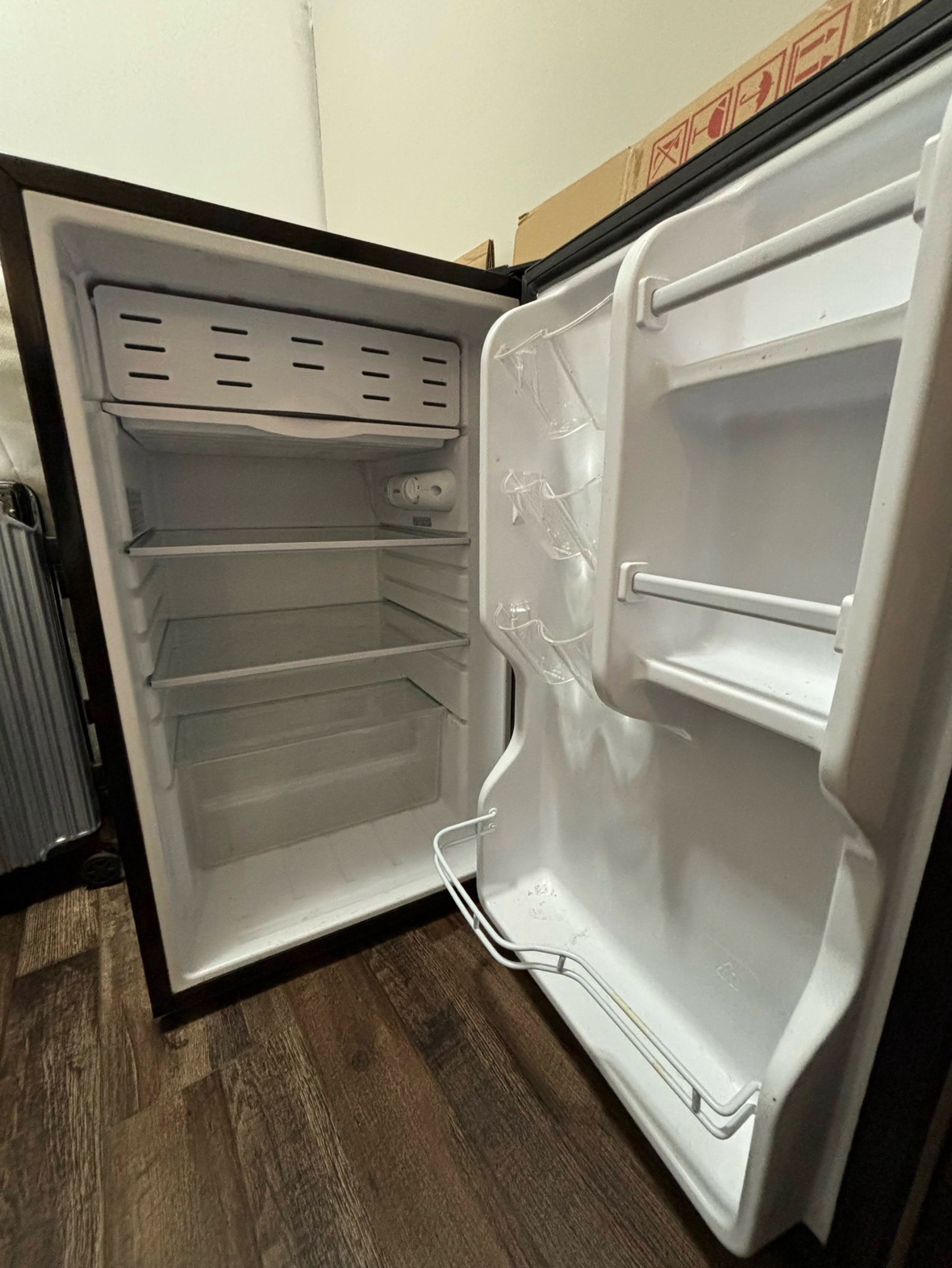 Mini Fridge Insignia 3.3 | Moving Sale - photo 2