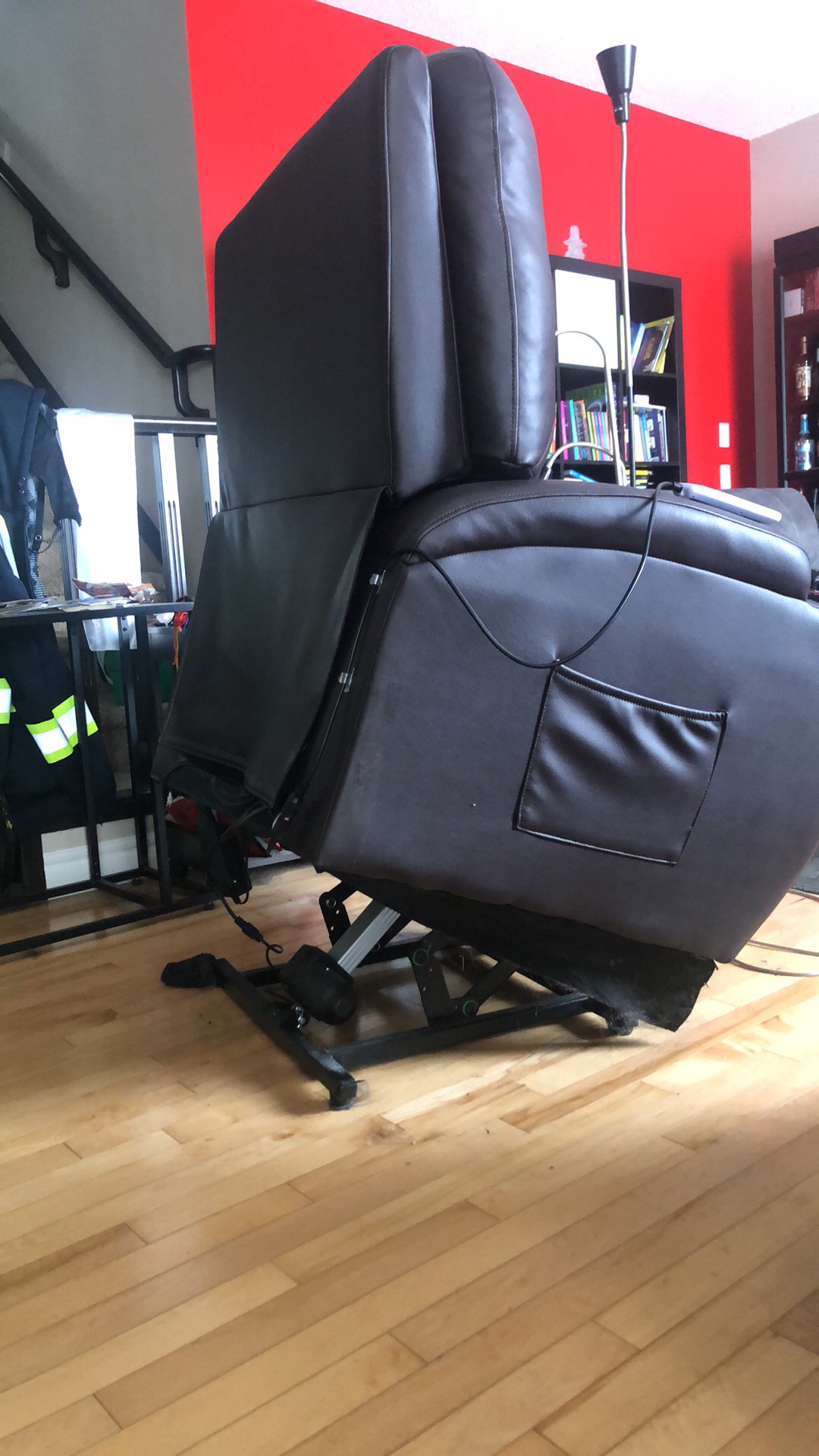 Self lift chair with remote - photo 5