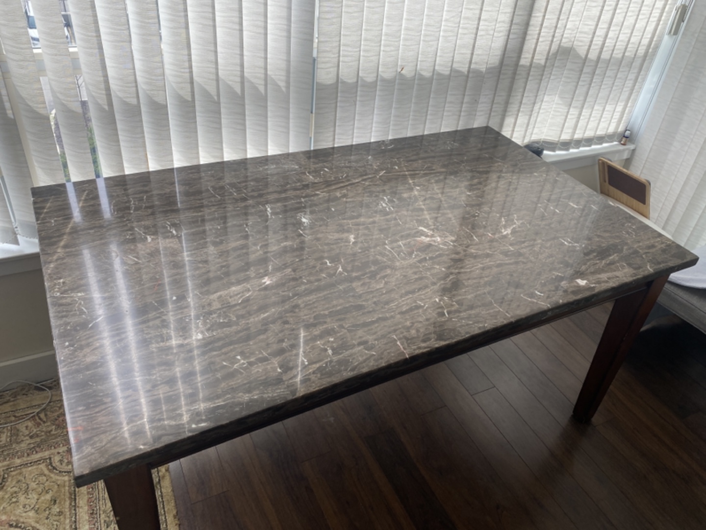 Dining Table image indicator(3)