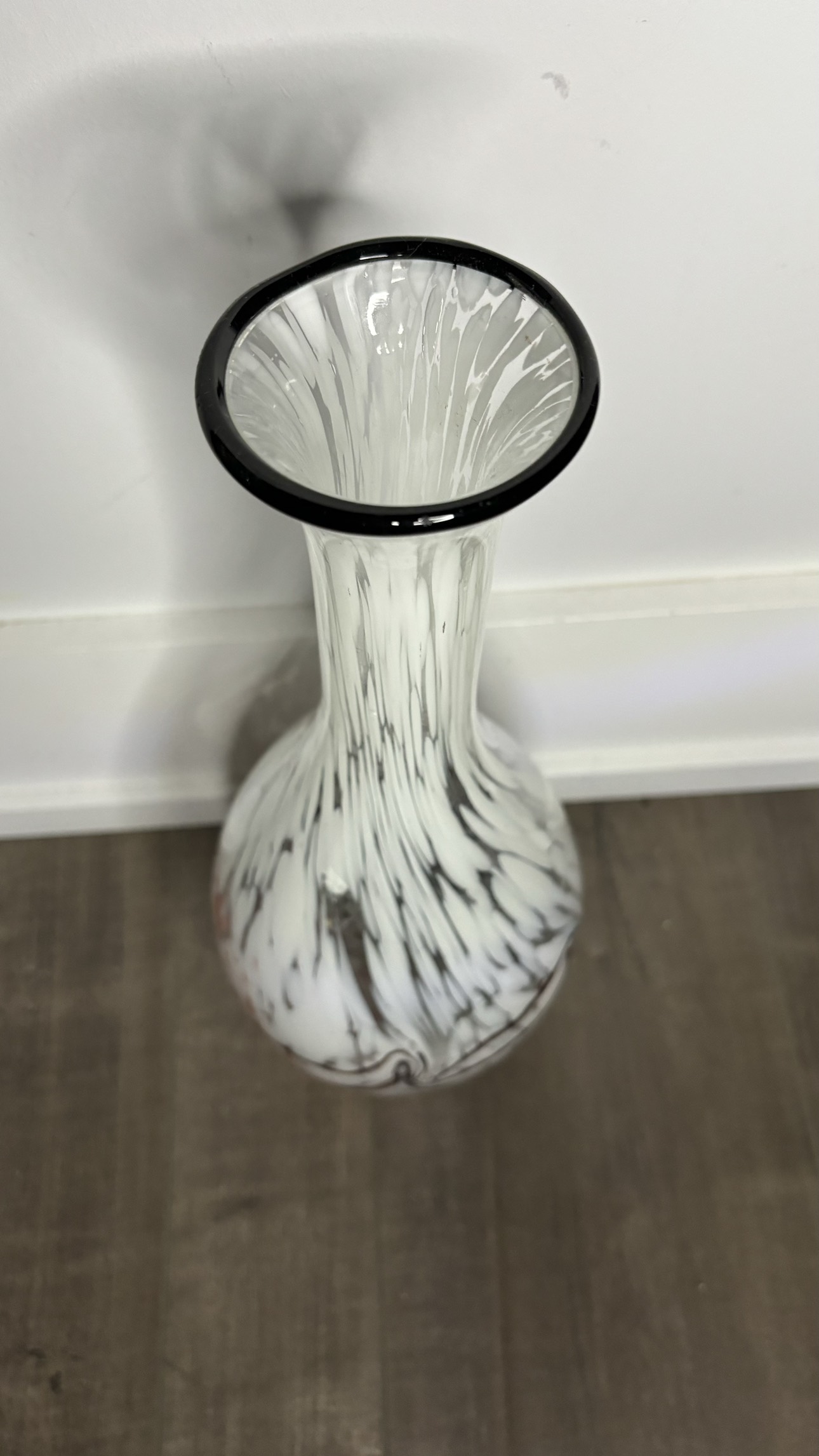 Beautiful Marbled Vase image indicator(4)