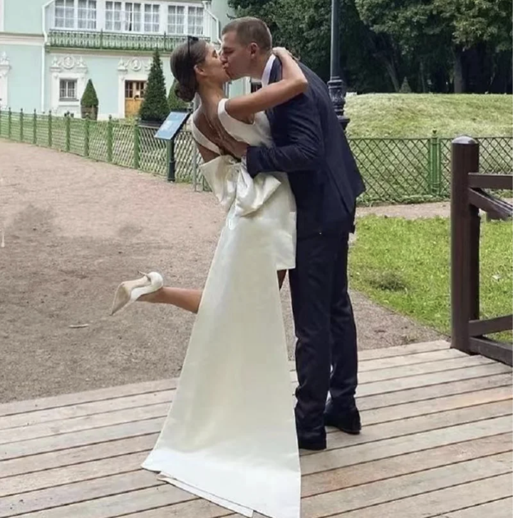 short satin Bridal Gown Wedding dress with big bow image indicator(7)