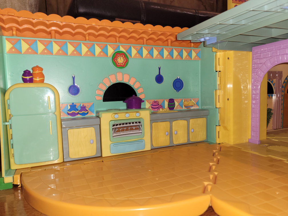 *MAKE AN OFFER* Mattel Collapsable 2 Piece Dora Dollhouse image indicator(4)