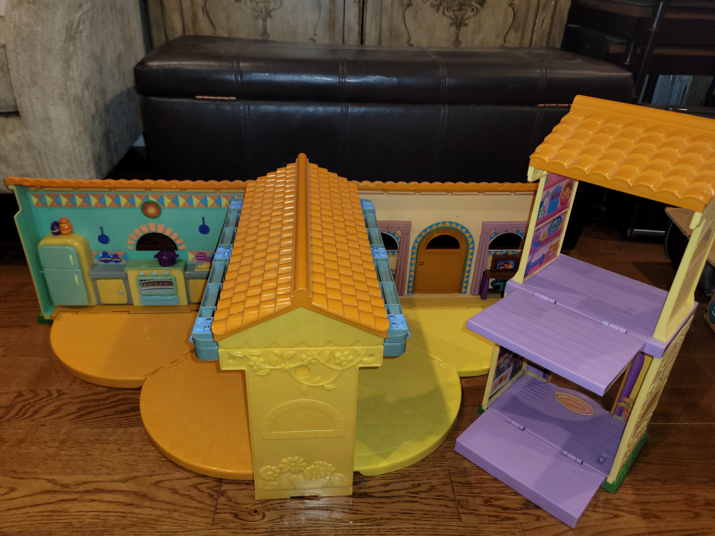 *MAKE AN OFFER* Mattel Collapsable 2 Piece Dora Dollhouse image indicator(6)