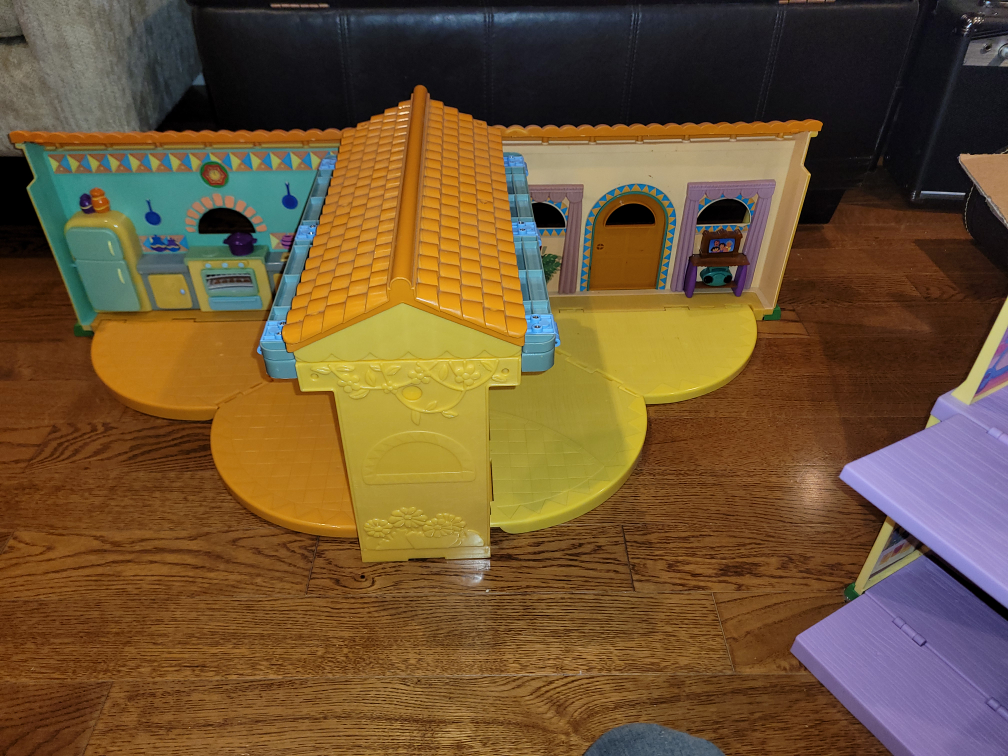 *MAKE AN OFFER* Mattel Collapsable 2 Piece Dora Dollhouse image indicator(7)