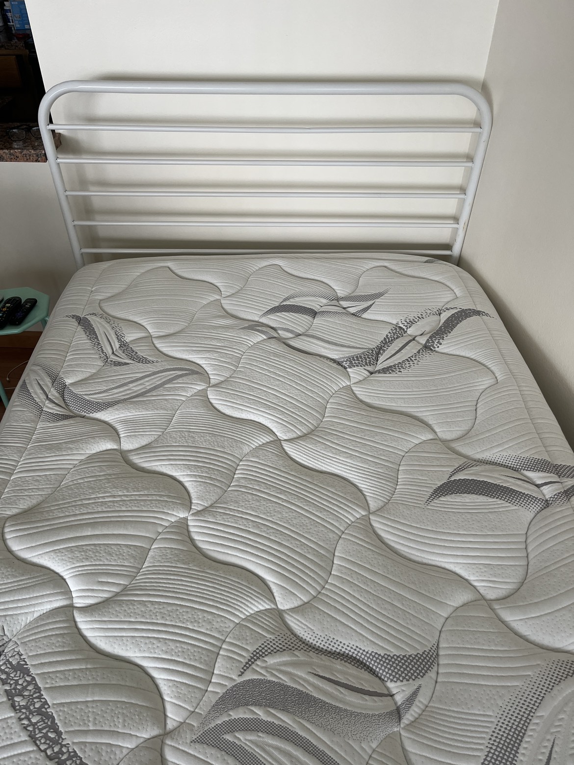 Bed and bedframe - photo 3