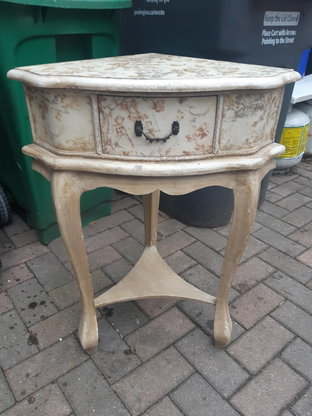 Corner side table