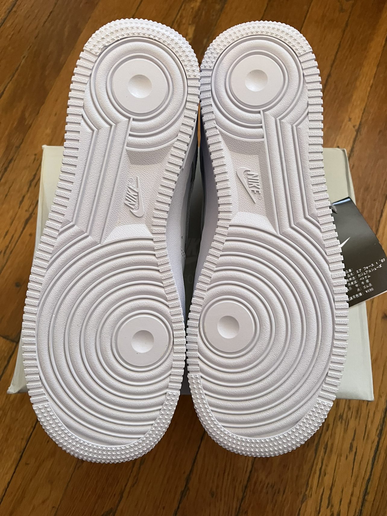 Nike Air Force one white low top image indicator(6)