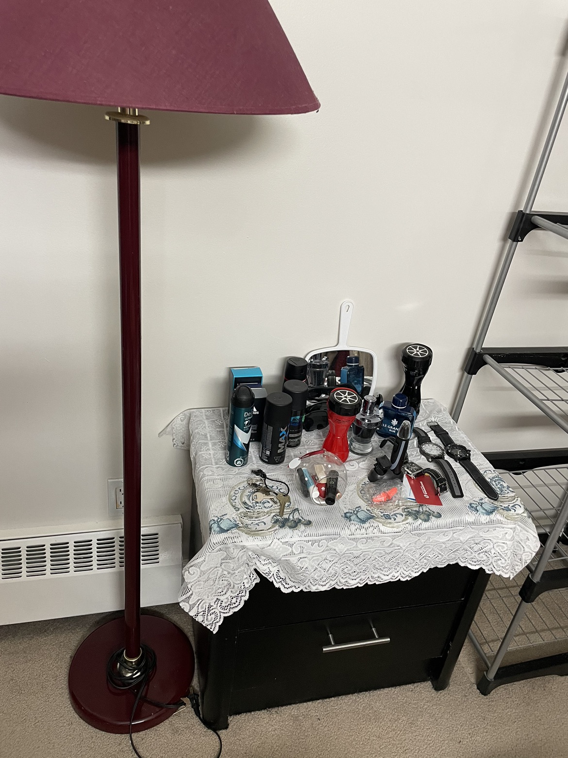 Table bedroom with one lamp