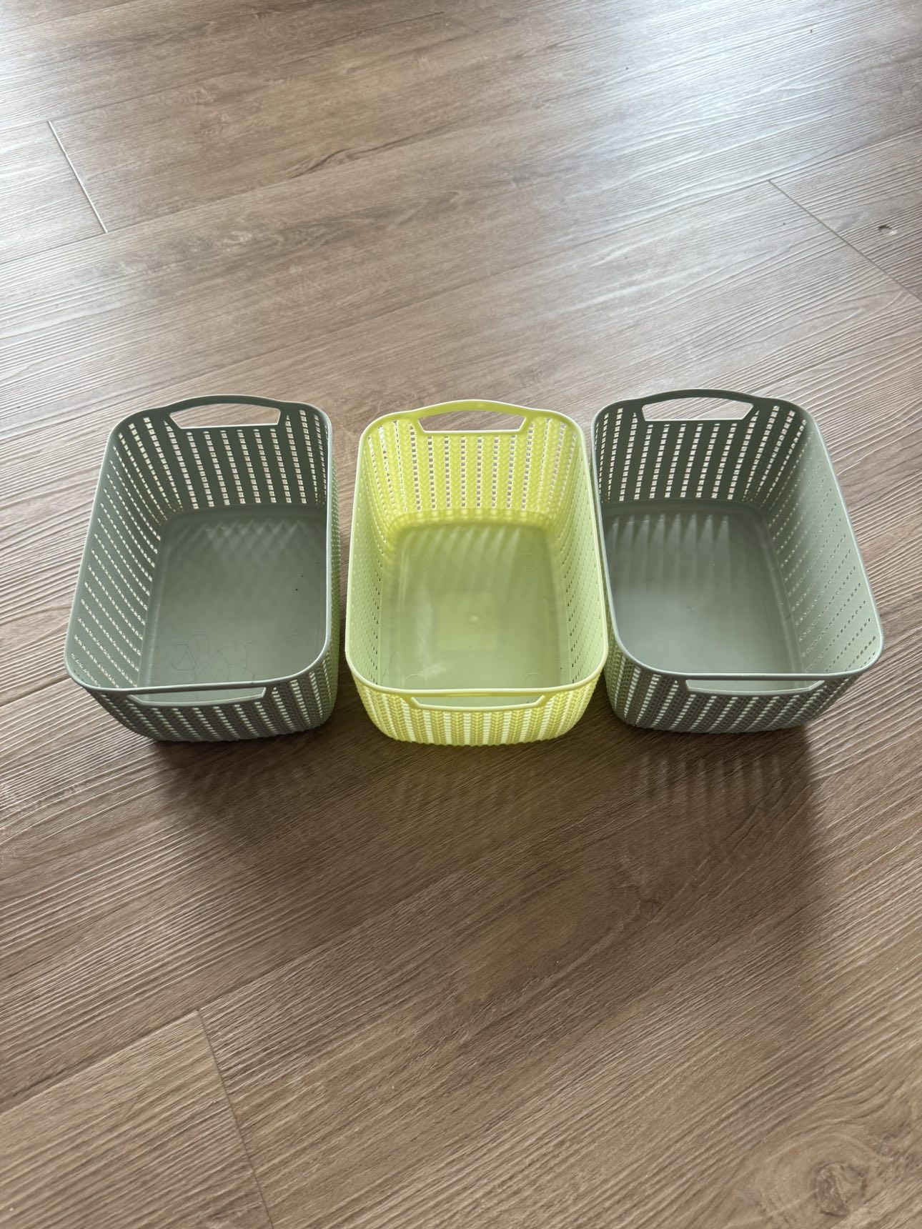 3pc small plastic baskets thumbnail