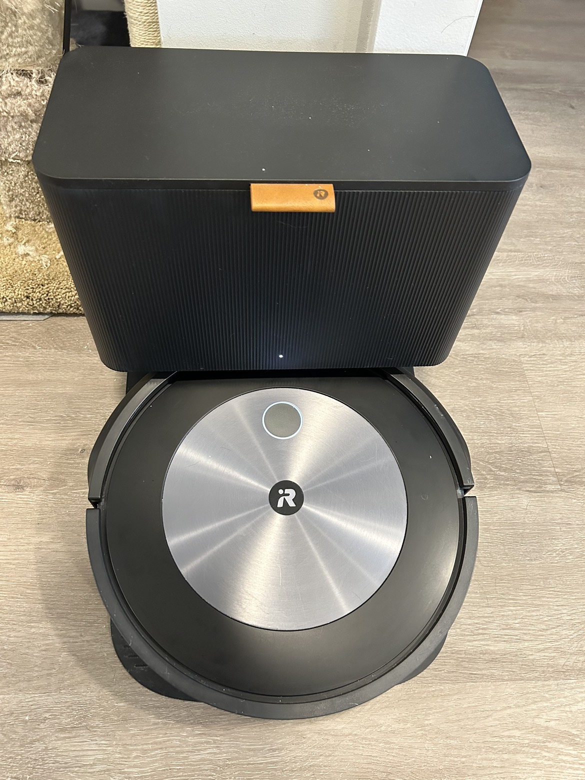 Roomba j7+ self emptying vacuum