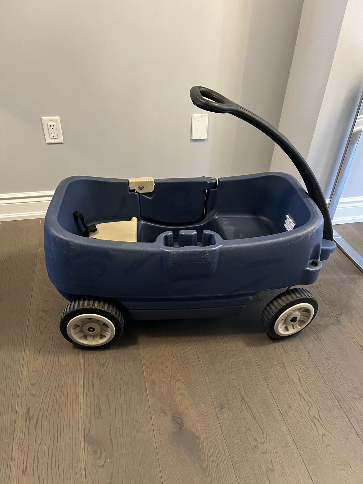Step 2 blue wagon with door EUC Ret $150 image indicator(2)