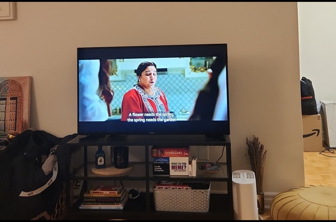Almost new 43" Samsung Smart TV - photo 3
