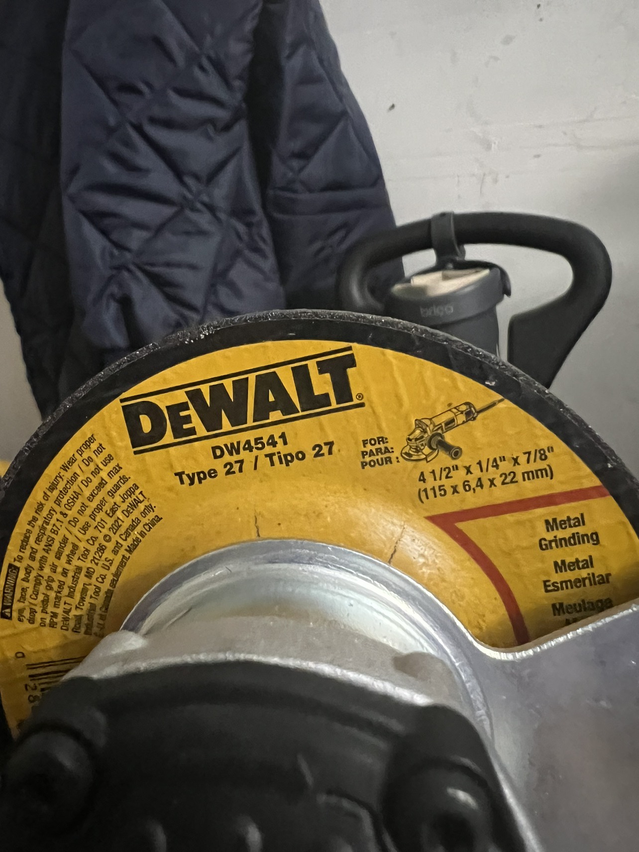 Dewalt 4-1/2” grinder with Battery 20V MAX Lithium Ion - photo 3