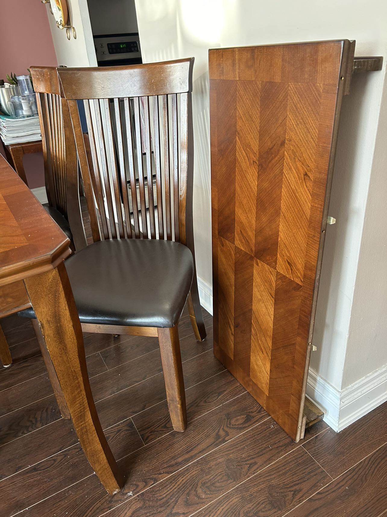 Dining room table image indicator(5)