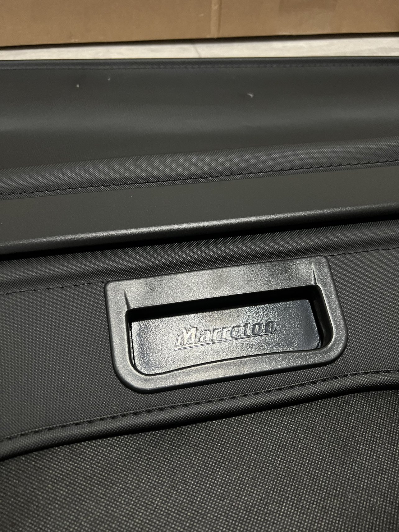 Toyota 4Runner 10-21 Retractable Cargo Cover, Black image indicator(4)