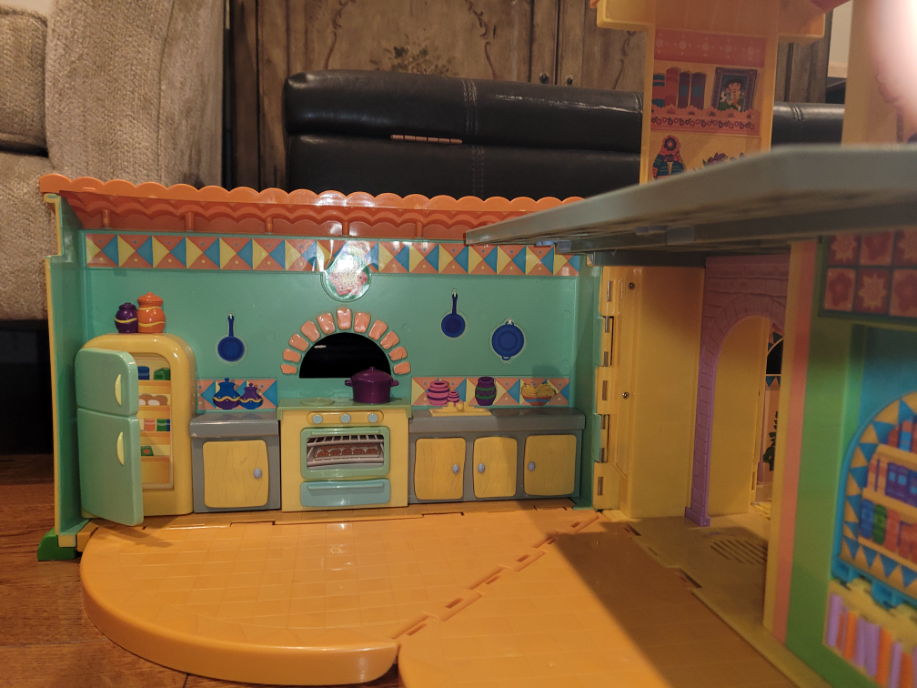 *MAKE AN OFFER* Mattel Collapsable 2 Piece Dora Dollhouse image indicator(3)