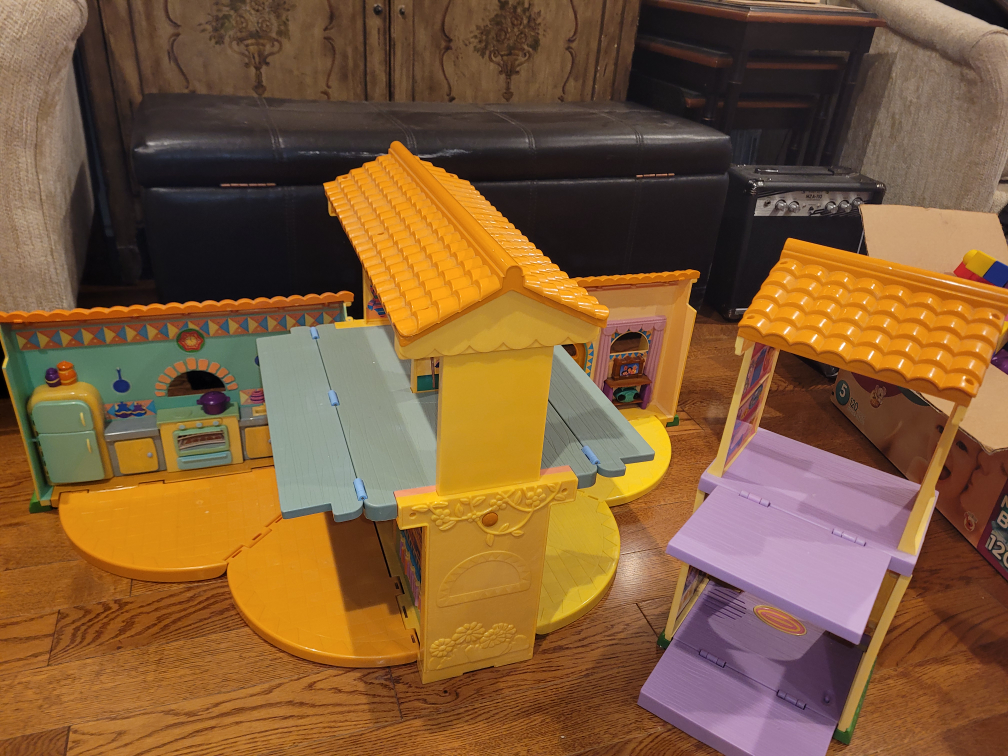 *MAKE AN OFFER* Mattel Collapsable 2 Piece Dora Dollhouse image indicator(5)