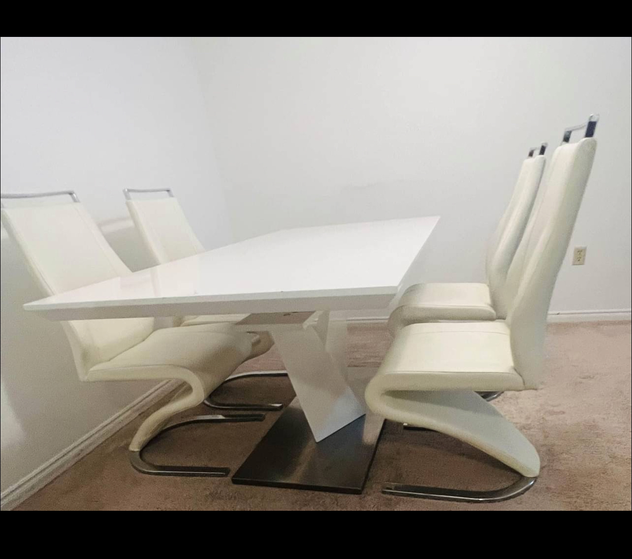 Dinning Table Excellent Condition - photo 3