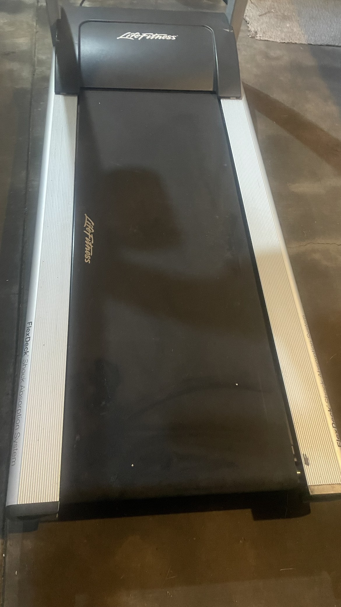Life fitness T5 Treadmill with Go console ! - photo 5