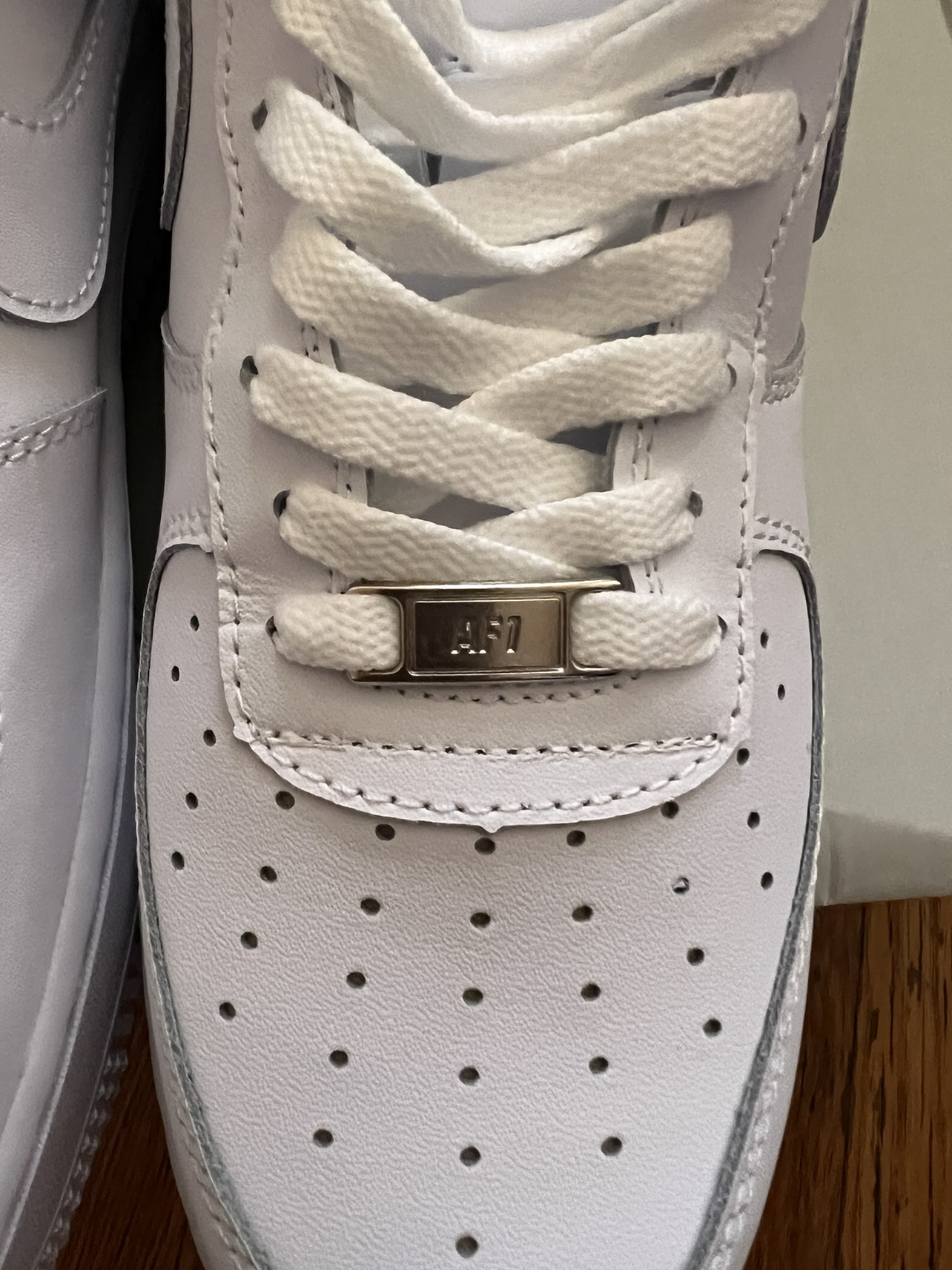 Nike Air Force one white low top image indicator(5)