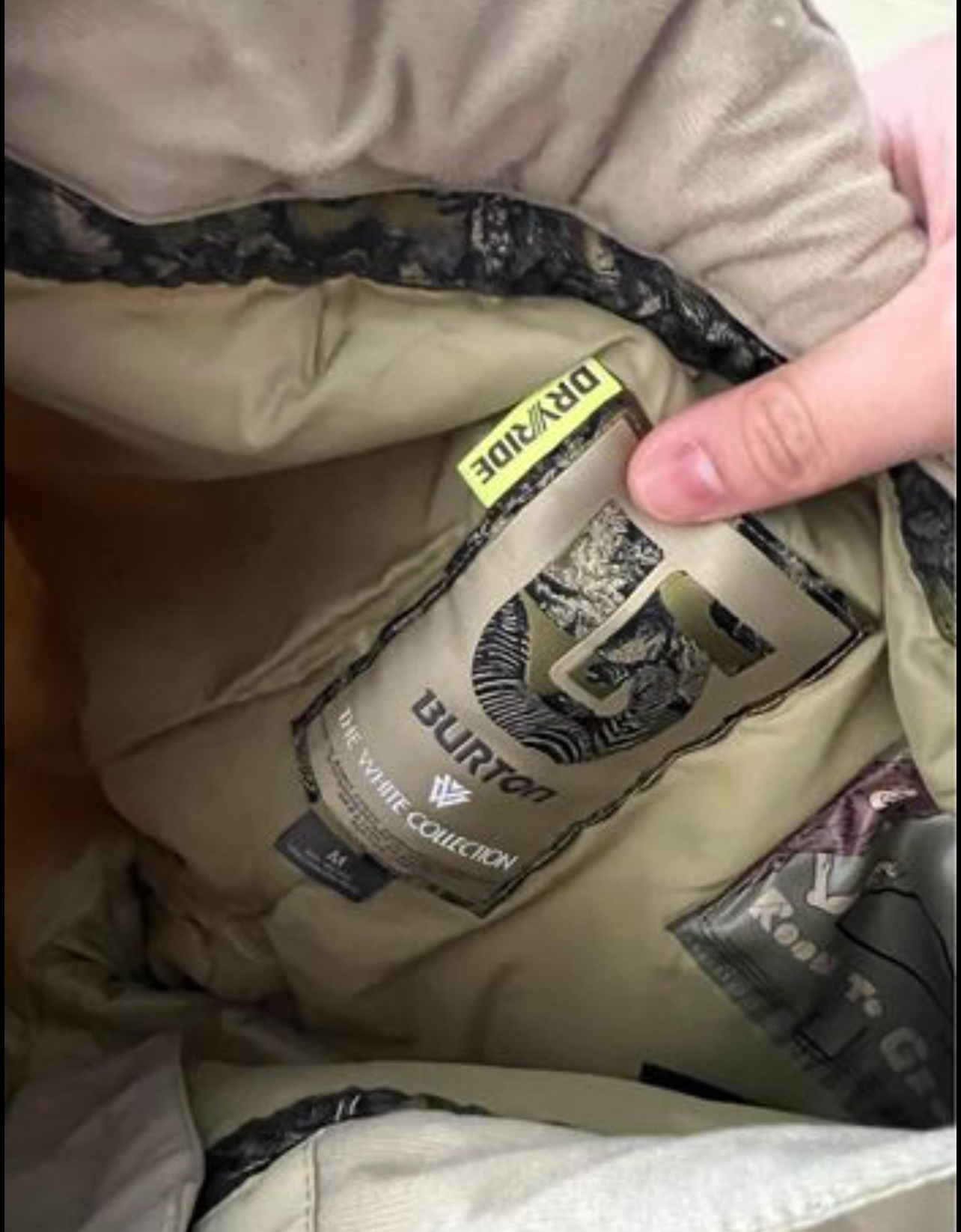 Burton Boys Dryride White Collection Med 10/12 brand new image indicator(3)