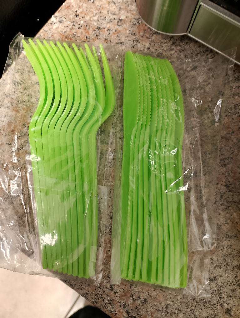 plastic knive and fork thumbnail