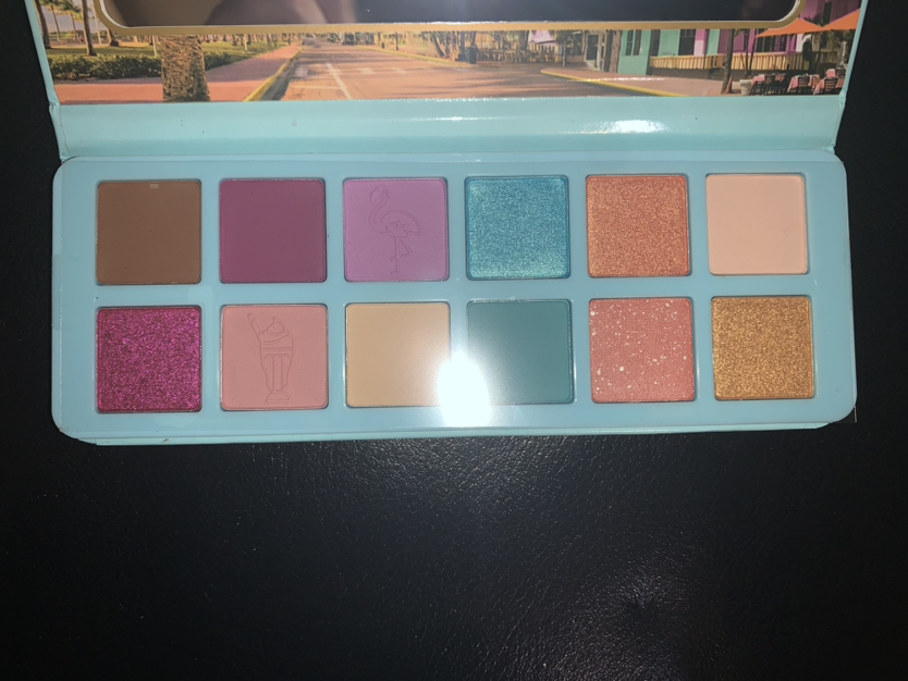 Welcome to Miami Eyeshadow Palette image indicator(3)