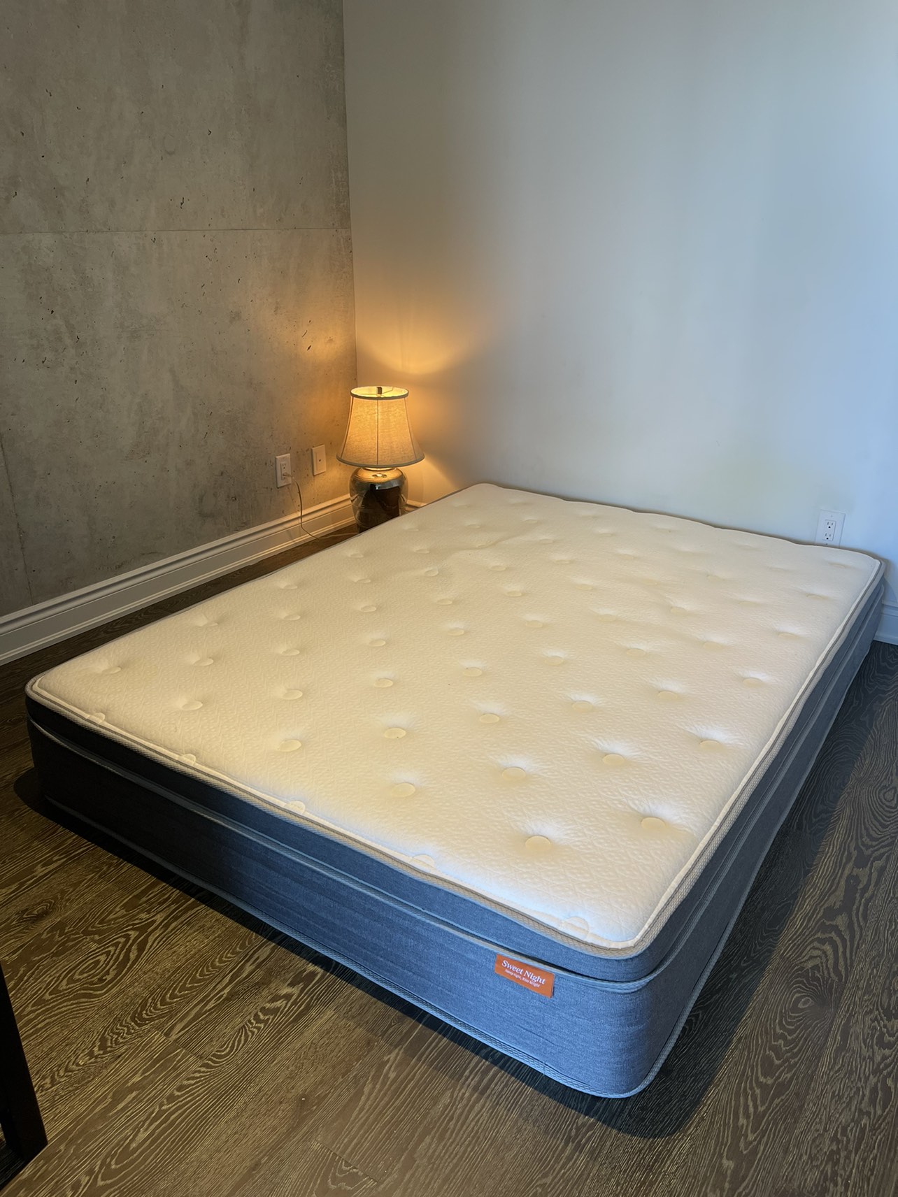 Queen size mattress, 12 inch
