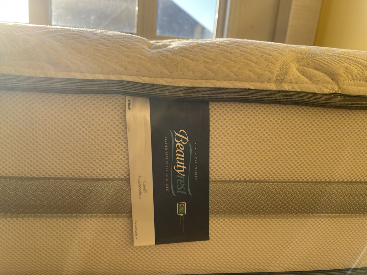 Queen size mattress with mattress protector and box spring - photo 4