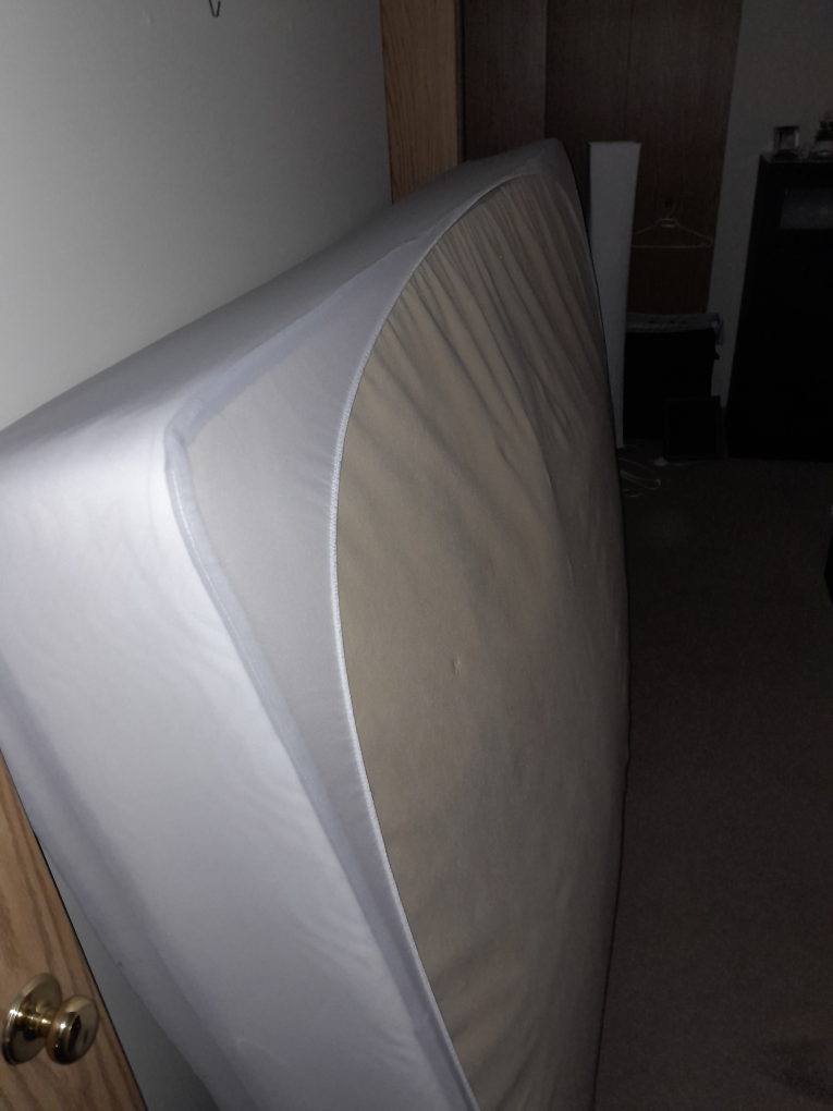 queen bed - photo 2