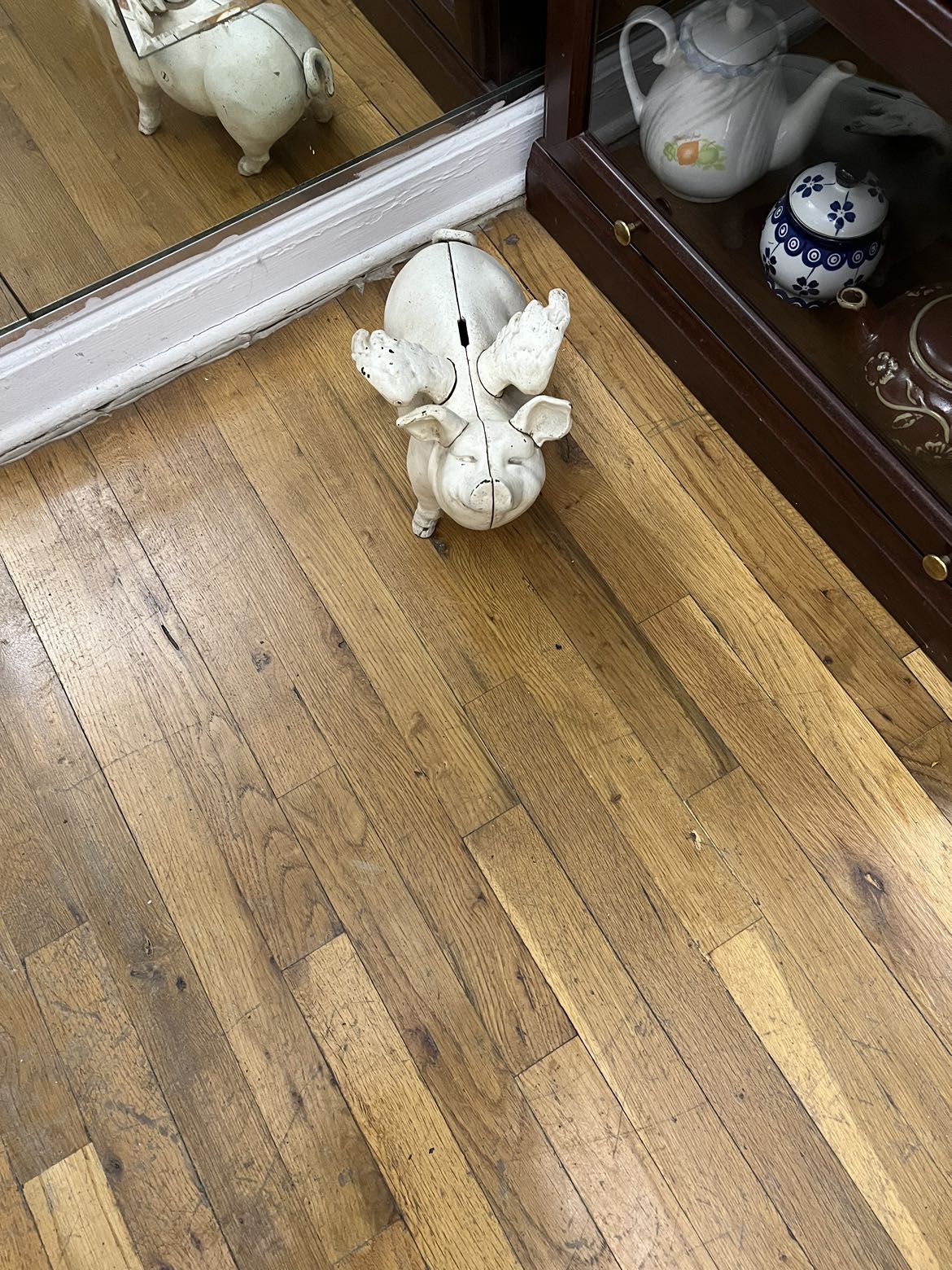 Iron cast pig bank image indicator(5)