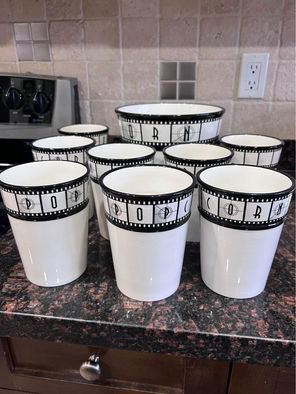 Popcorn serving bowl set