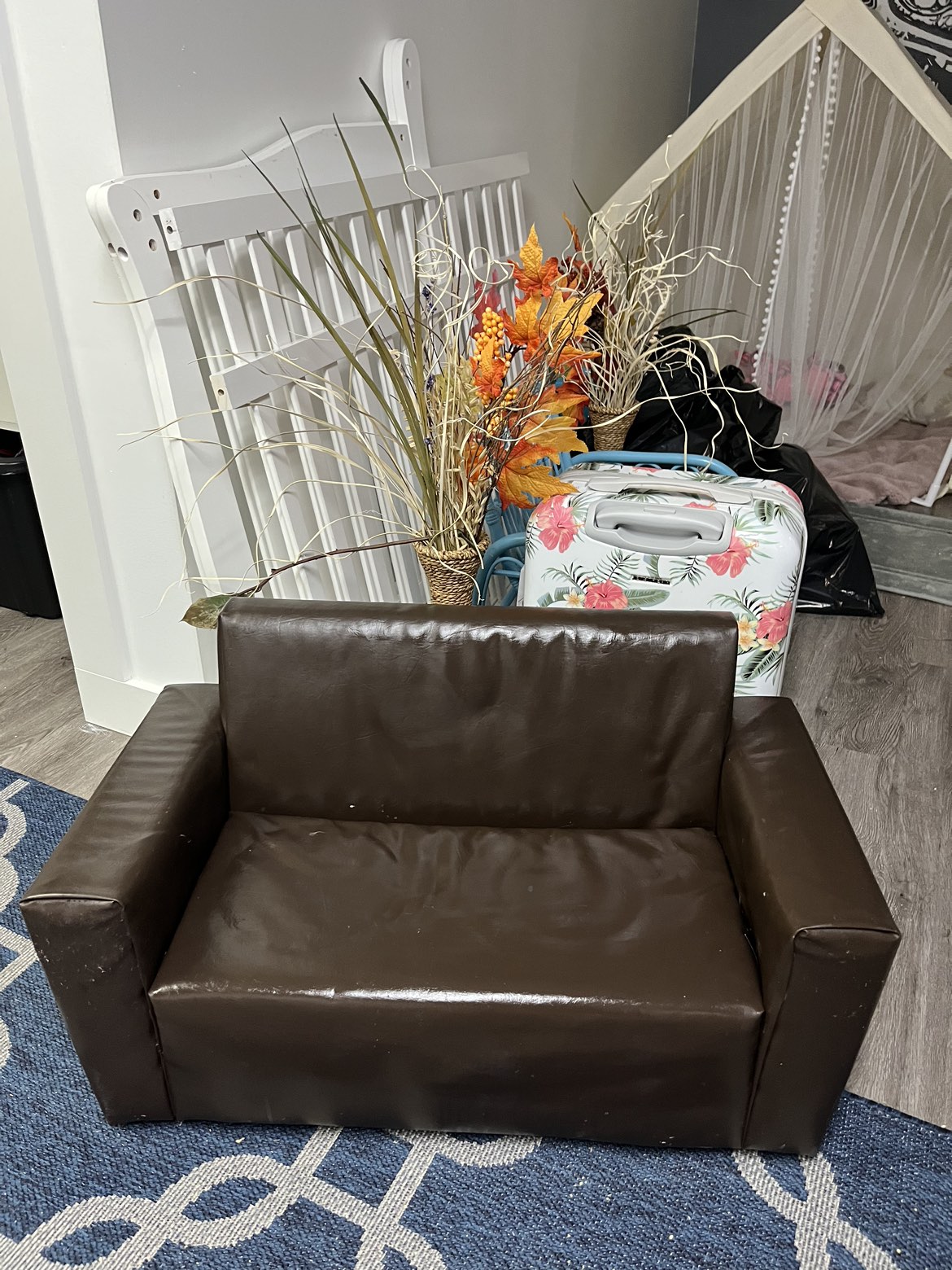 Kids Mini leather couch
