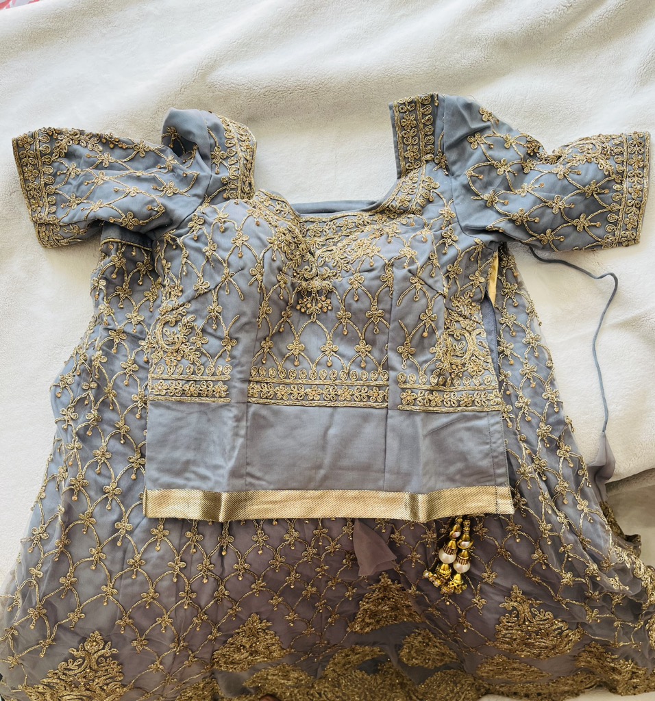 Wedding dress bridesmaid dress image indicator(2)