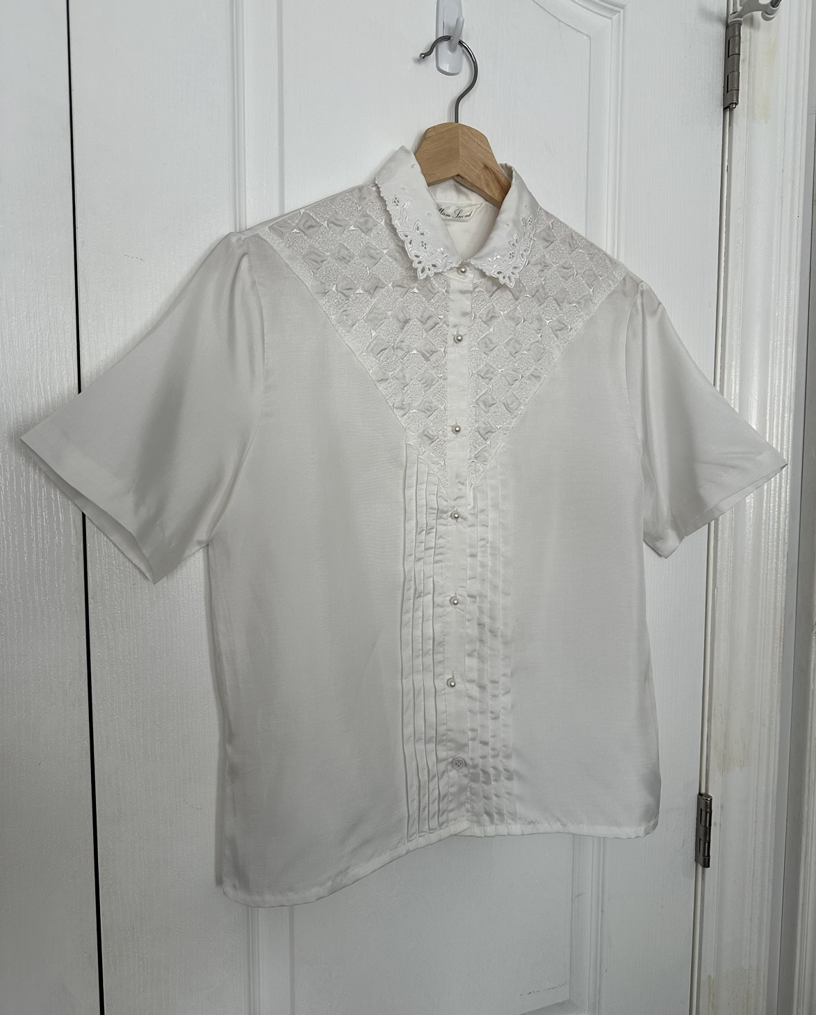 Short sleeved blouse • embroidered collar • ivory • vintage look image indicator(2)