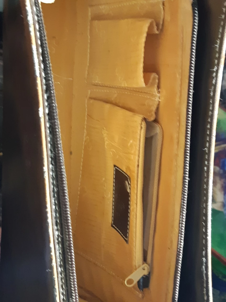 GUCCI shoulder bag tan leather brown straps image indicator(2)