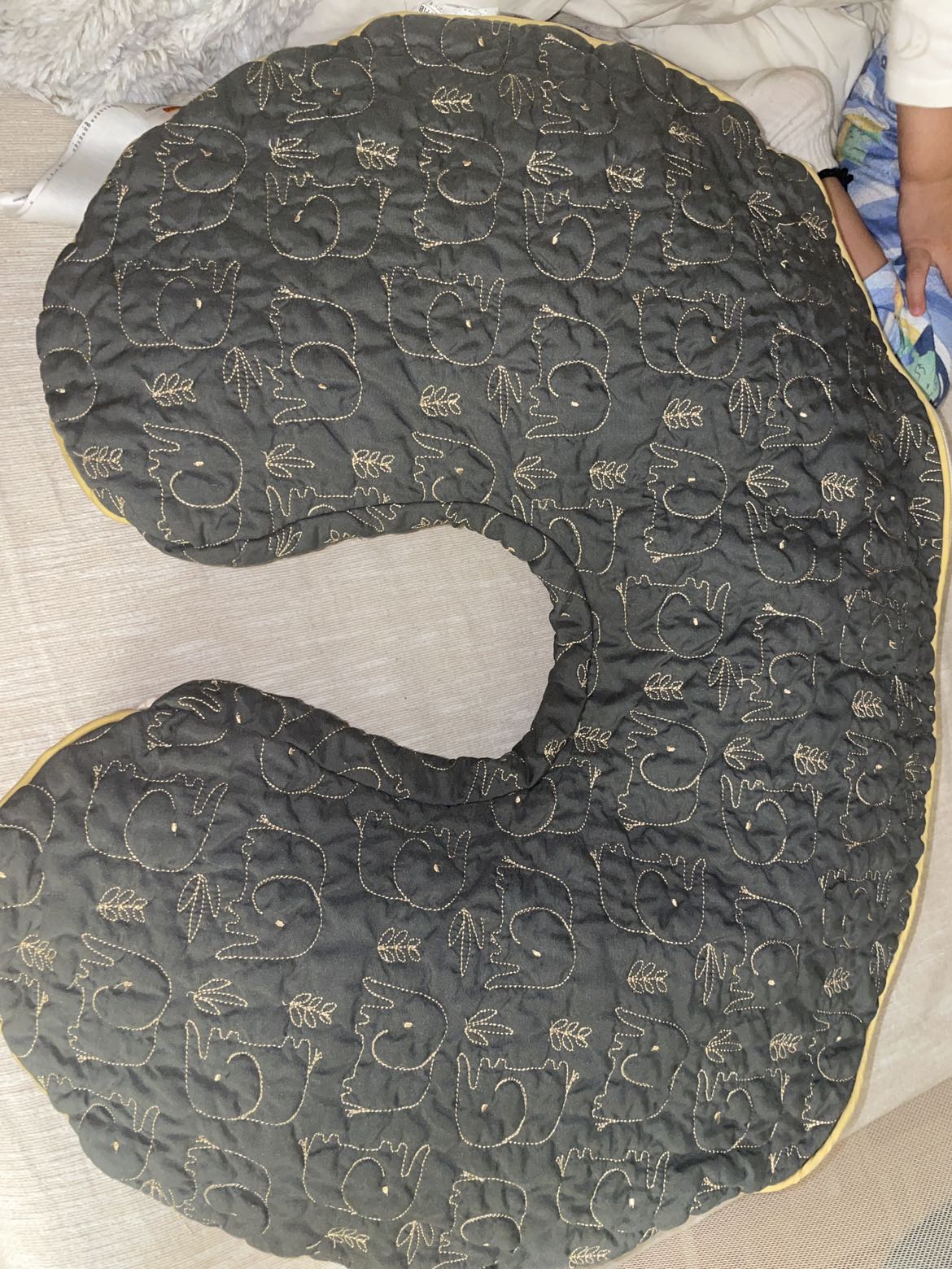 Boppy pillow with 2 cases image indicator(2)