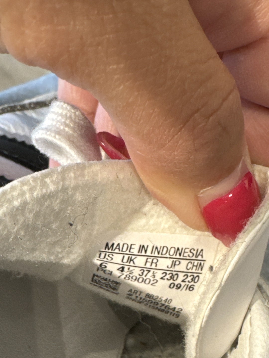 Women’s Adidas Sambas OG - US 6 image indicator(5)