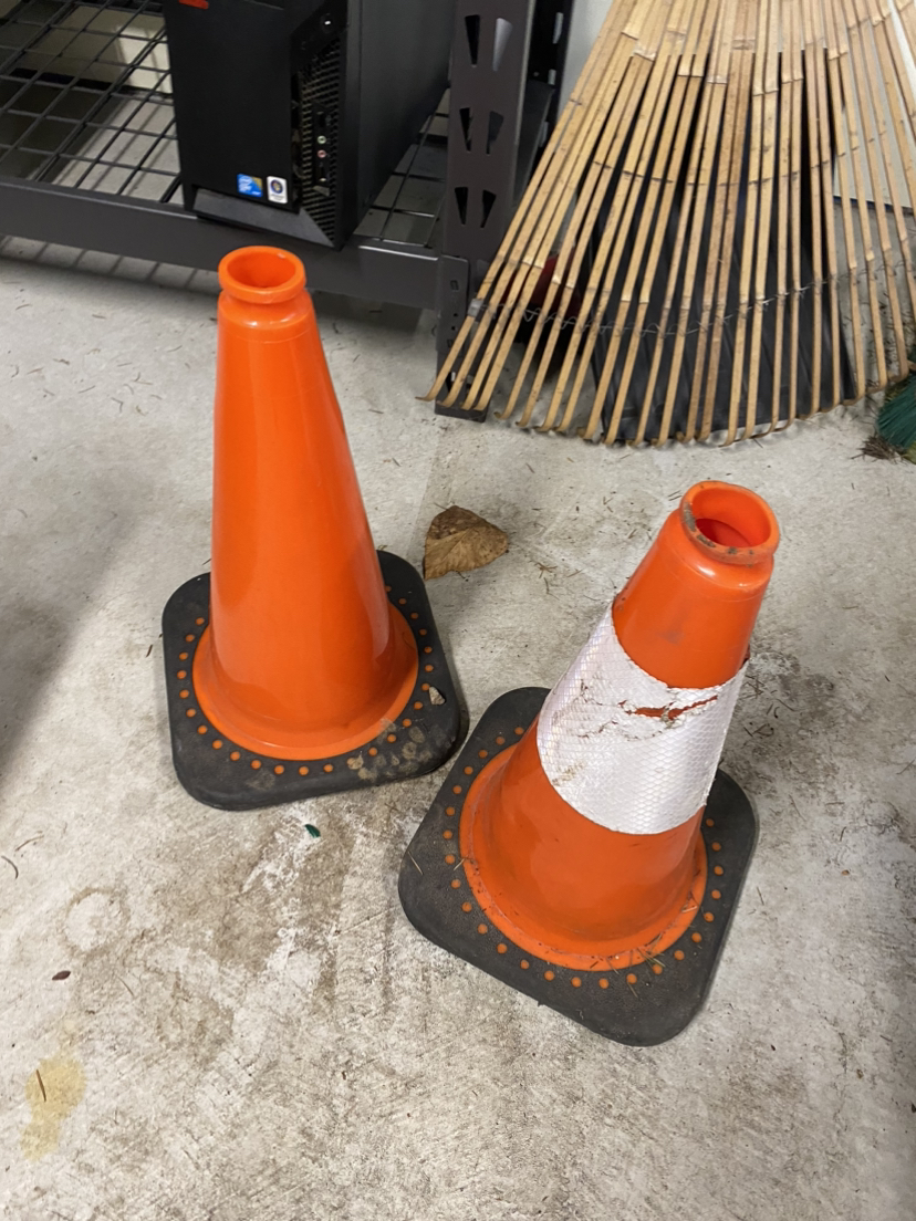 6ft Ladder & 2 pylons - photo 2