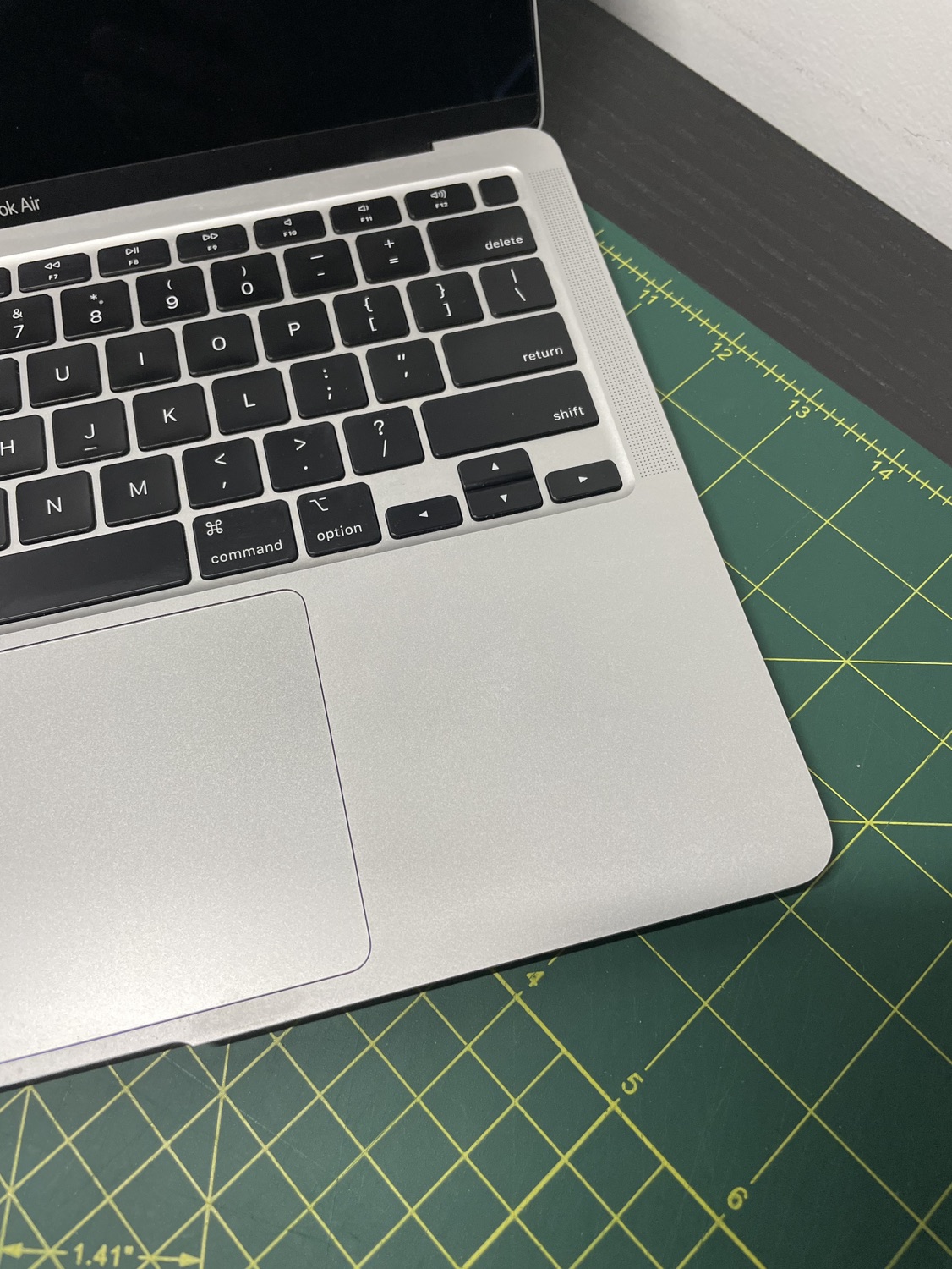 MacBook Air 2020 13" image indicator(8)