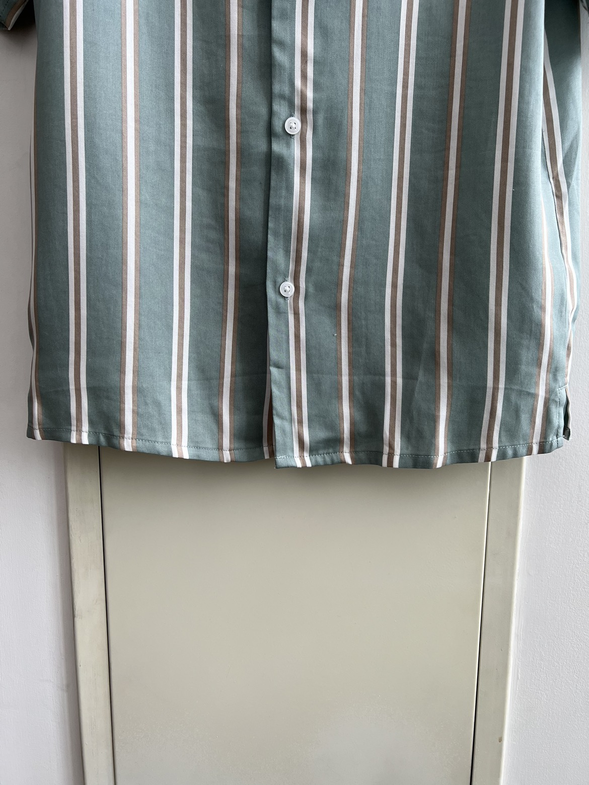 NEW/NEVER WORN BUTTON UP image indicator(5)