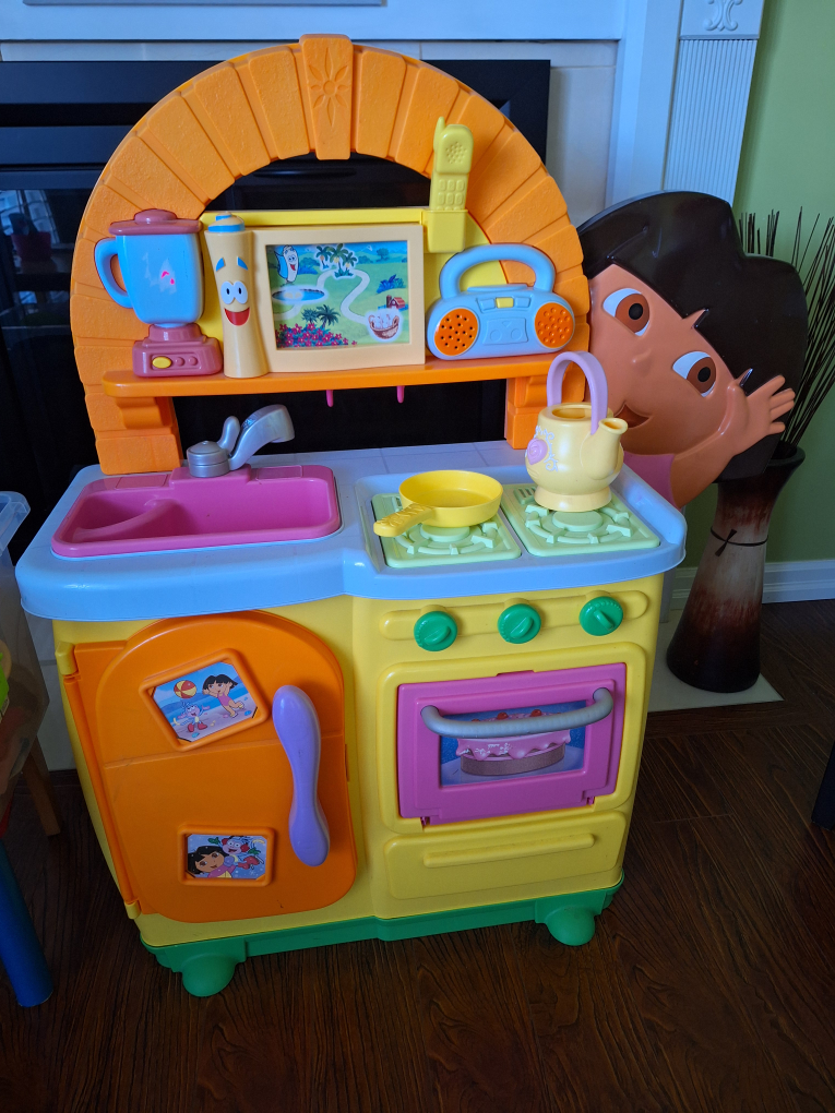 Dora Kitchen and accesories thumbnail